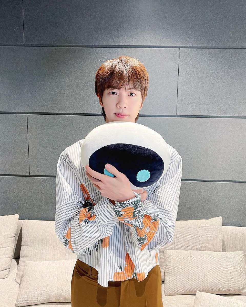 vminiecats's tweet photo. (2/2) 

🔗(https://t.co/L9LtZRsEIt) | ©️verritaee https://t.co/joaTaMqiJl