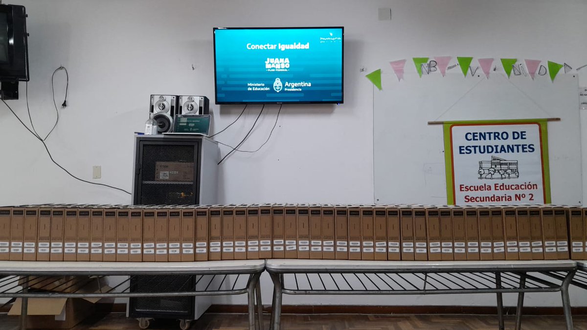 DteRegion21's tweet image. Entrega de netbooks  @ConectarGob en EES N°2 #CnelDorrego 👨‍💻👩‍💻🧑‍💻,el equipo @DTE_Region21 realizó un taller con los Estudiantes 2do sobre #Huayra, las potencialidades del #SoftwareLibre @AlbertoSileoni @ClaudiaBracchi1 @DTE_BA @salbarracin