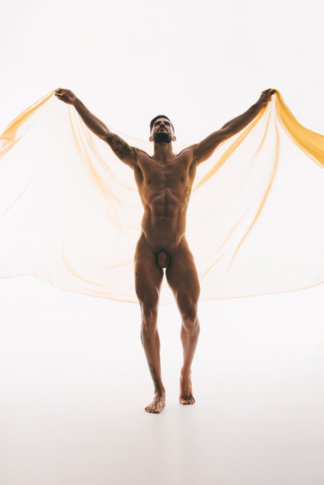 Como me gusta estar desnudito! https://t.co/LY21kmM7i0