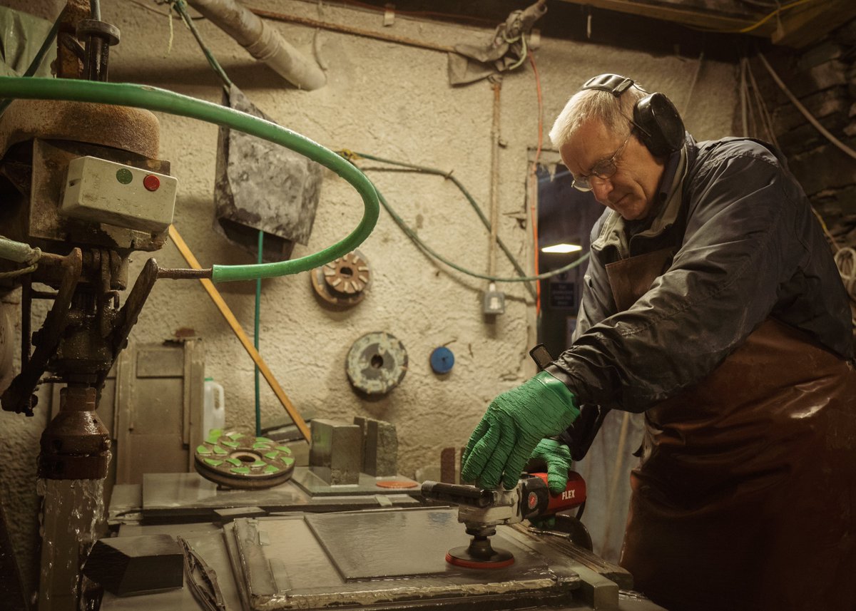 Our master craftsman George polishing a Pastry Board.
#handcrafted #cumbrianslate #shoplocal #greensmallbusiness 
conistonstonecrafts.co.uk