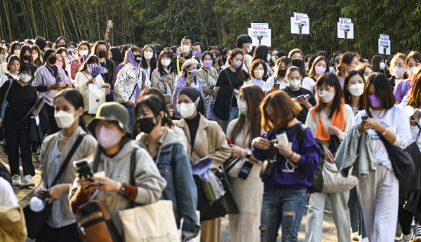 El efecto económico en Busan por el concierto de BTS #YetToComeInBUSAN estiman que fue de UN BILLÓN de wones (760M USD) 😱

A nivel nacional, 503k visitaron Busan durante 10 días y en el mismo día del concierto visitaron 314k de Japón, 241k de China y 138k de EEUU.