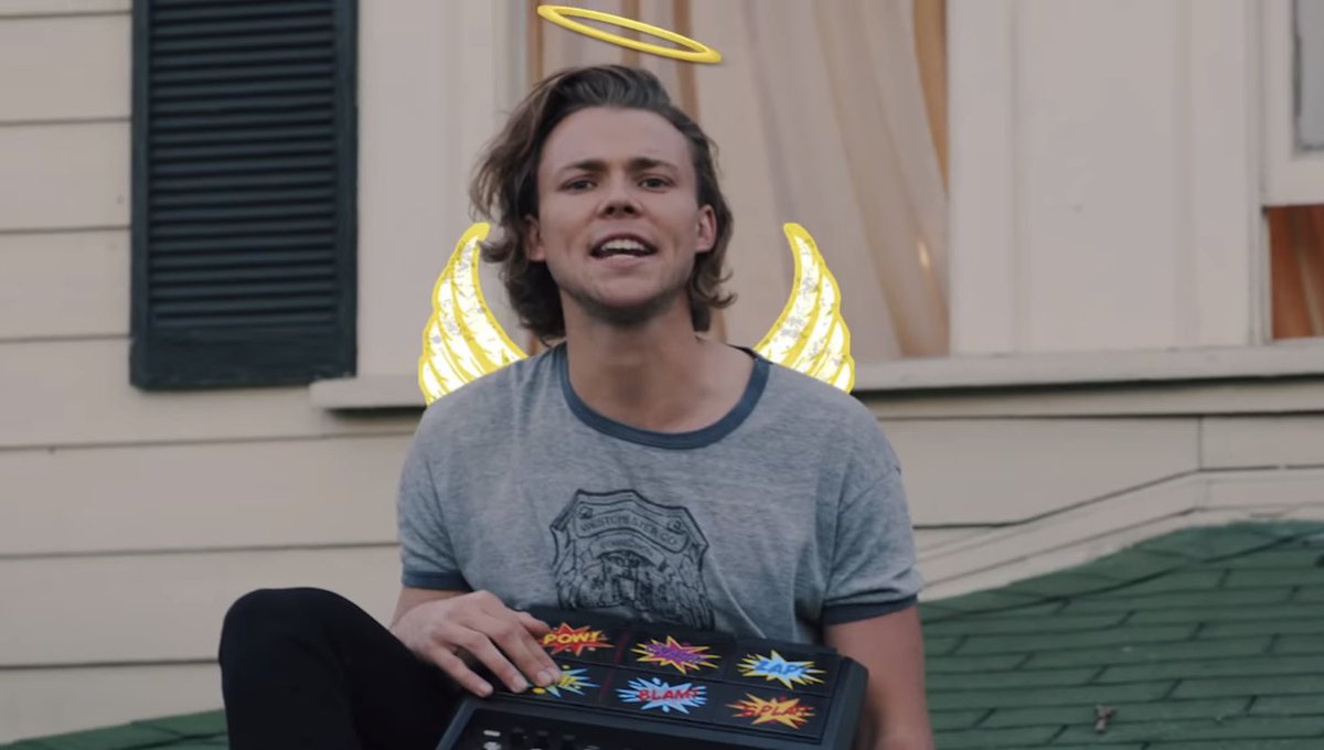 mikesblacknails's tweet photo. i started off in ashton’s lane and i blame the skh mv https://t.co/cpNramO0rF