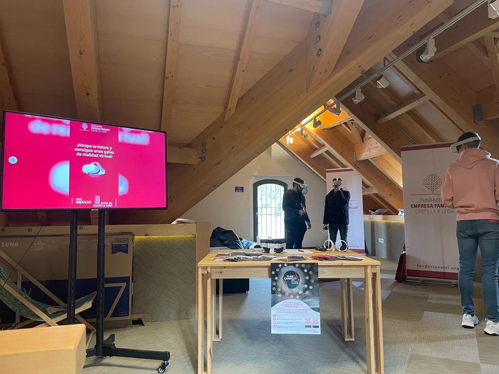 FundacionEFCL's tweet photo. Nuestro director, @AlbertoGuerraLo, ha intervenido en la Feria de Especialización Profesional organizada por la Cámara de Segovia. Allí hemos hablado sobre #FP y sobre la importante relación entre los centros, las #empresas y el #MercadoLaboral. ¡Gracias por contar con #FEFCL! https://t.co/96nKvpHDdd