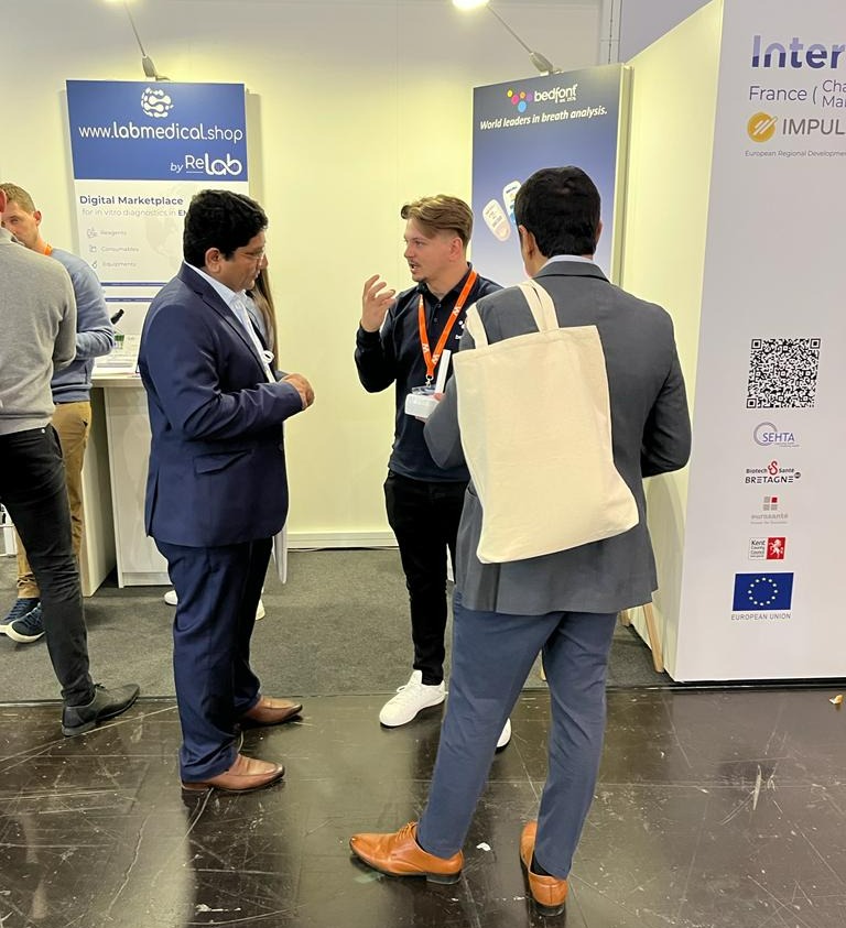 Medica is well underway for Day 2; if you would like to learn more about any of our products, come and visit us at Stand J10 in Hall 16.
.
.
#InnovatingHealth #BreathAnalysis #TradeFair #EuropeExhibition #MedicalDevices #BreathMonitoring #RespiratoryCare #ImprovingHealth #Medica