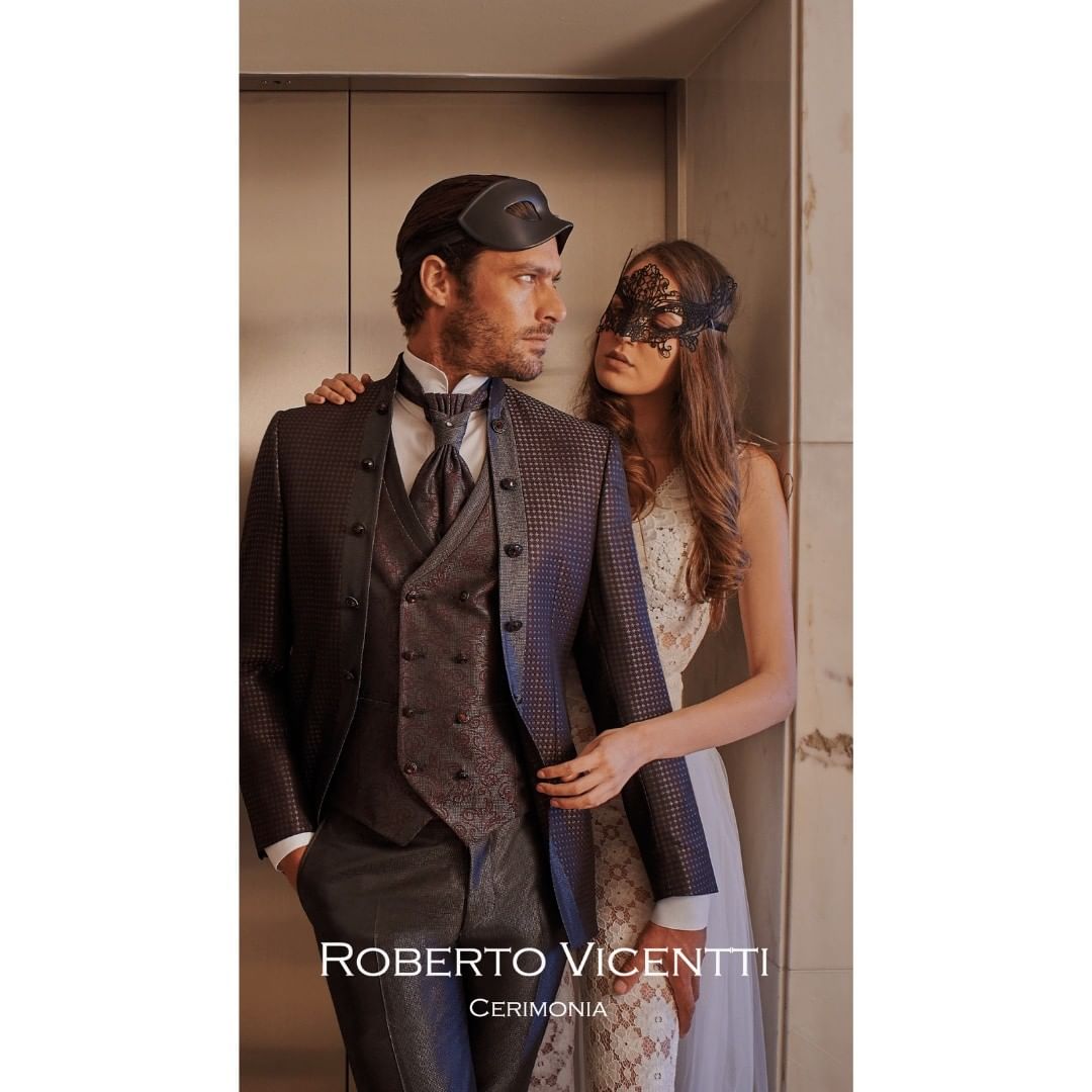 DNovios1's tweet image. Y recuerda que si lo que buscas es sorprender pero sin perder tu personalidad propia, lo tuyo es la Colección Trend de Roberto Vicentti #RV22DNOVIOS #bodas2022 #bodasespaña #bodasvalladolid #bride #chalecos #chaque #esmoquin #trajesdeboda #trajesdeboda #trajesdehombre