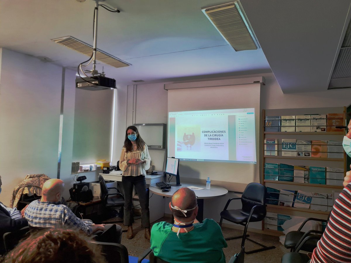 Hoy la Dra. Bauzá ha impartido la sesión docente sobre las complicaciones de la cirugía tiroidea. Muy práctica y útil para el día a día 👌👏👏👏
<a href="/mireglio/">Mireia</a> <a href="/aecformacion/">AEC Formación</a> <a href="/GVAclinic/">Hospital Clínic de València</a> #SoMe4Surgery #sesionesderesis