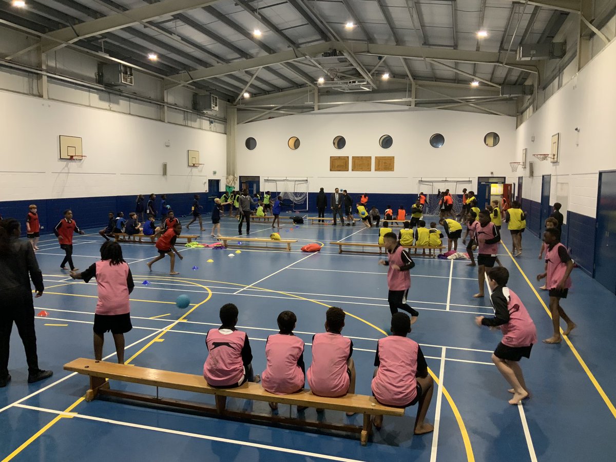 SCCBS_PE's tweet image. The chaos that in year 7 inter-house dodgeball in full swing.