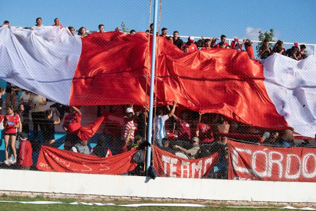 Cja_alianza's tweet photo. Siempre orgullosos de estar del lado correcto ¡Gracias público por el aliento de siempre!❤️🐿️⚽ 

Gracias al equipo que nos acompaño todo el año capturando momentos increíbles.

#AlianzaSomosTodos
#VamosRojo #Futbol https://t.co/PY27Mak8oH