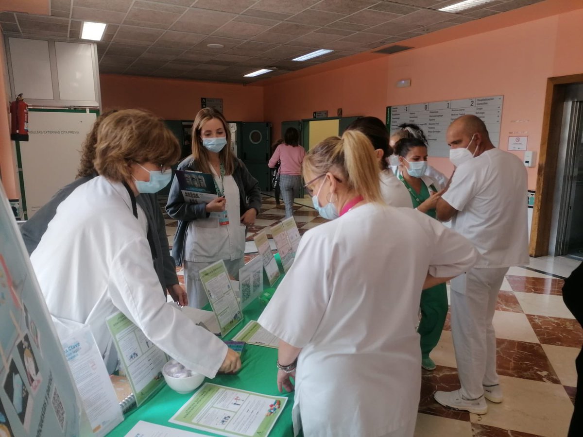 "Actívate, la adherencia depende de todos"  🏥💊
Desde el Servicio de Farmacia nos sumamos al #DiaAdherencia2022 y nos acercamos hasta los pacientes en las CCEE del <a href="/HUniv_Poniente/">Hospital Universitario Poniente</a> 

Para recordar hoy 15 Nov la ☑️importancia de tomar la medicación correctamente
#SEFH #FH