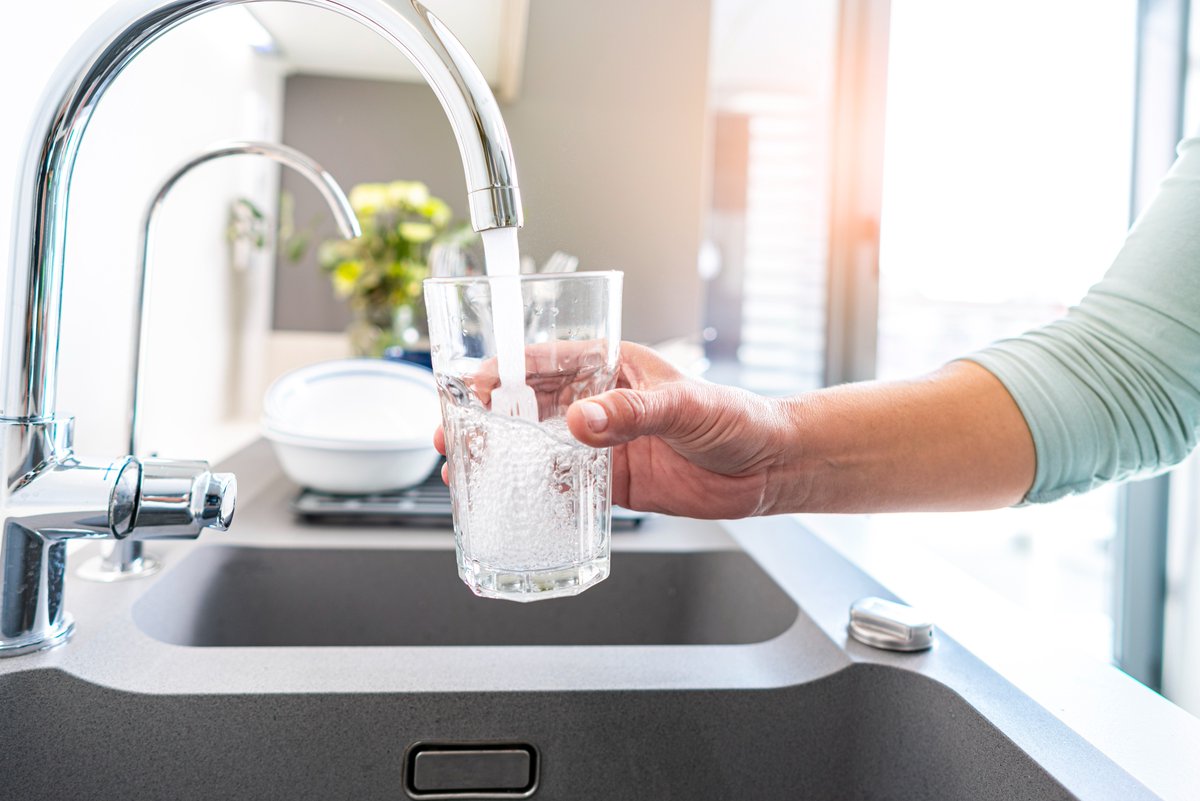 CDCEnvironment's tweet photo. Healthcare providers: @PEHSUnational has a factsheet to help you navigate patient concerns about potential exposures to lead in drinking water. To learn more, visit https://t.co/ZpzUf55Agn #ATSDR #LeadPoisoning https://t.co/87fUzBgSNt
