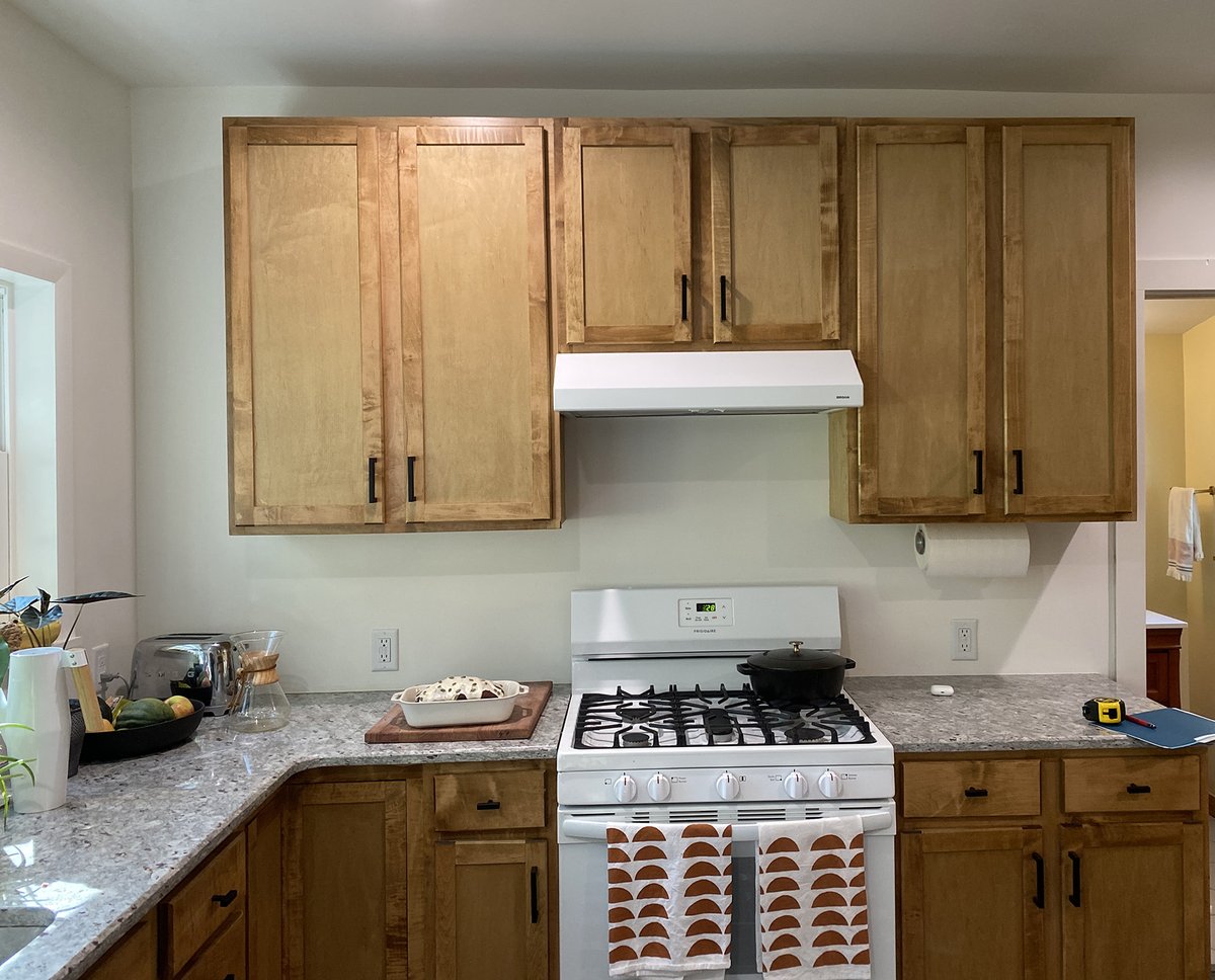exacttile's tweet photo. After &amp; Before Kitchen Backsplash featuring 3x12 Jimez White Picket with Grout in Ash. Tile and Installation by @exacttile 

#beforeandafter #kitchen #tile #tiledesign #tileinstallation #tileknoxville #shoplocalknoxville #govols #tennessee https://t.co/MLrUdv2R7J