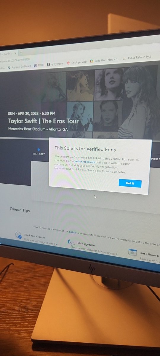Laken_Haynes's tweet photo. @taylorswift13 sister I am perganant I cannot handle this stress pls help me. I am verified fan it's not making sense for me https://t.co/5EVHTnn4pE