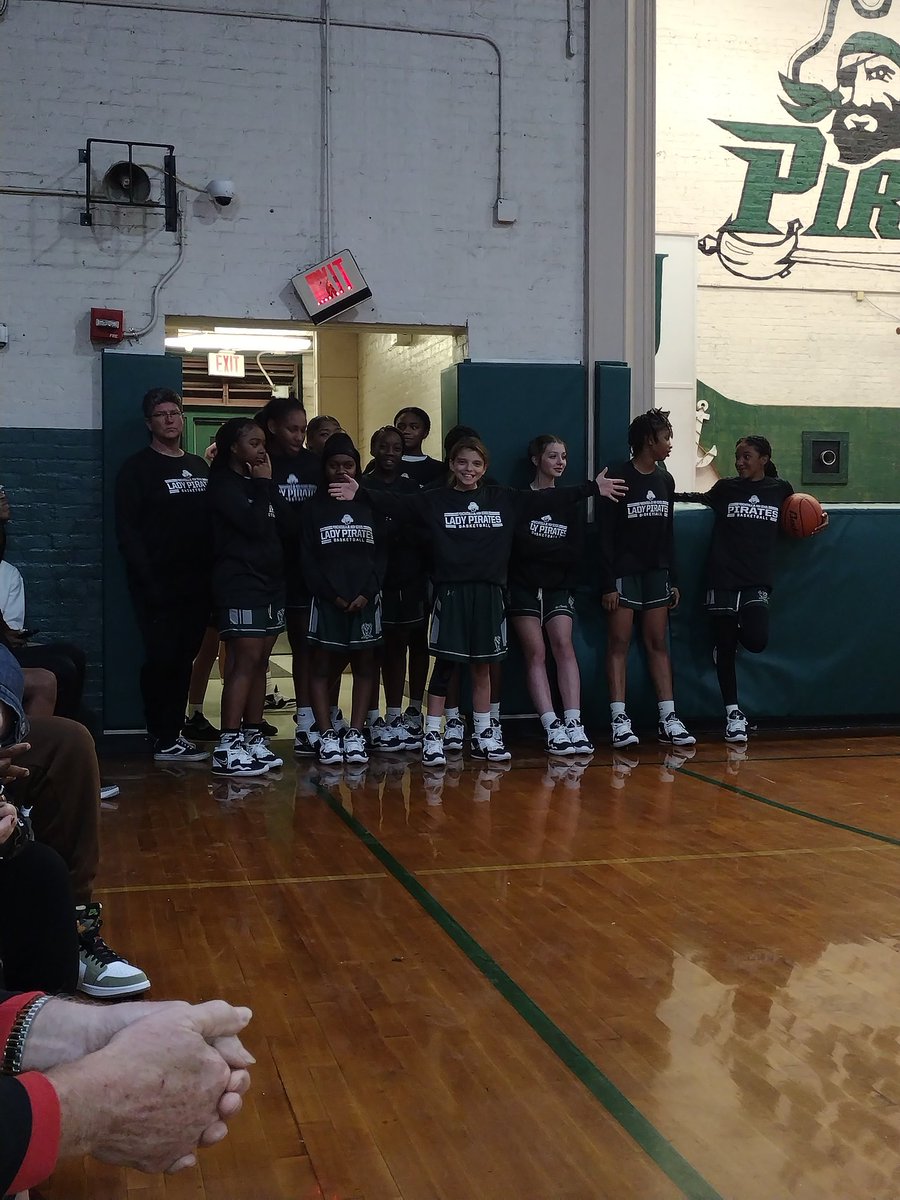 BellaMegehee's tweet photo. First game/tournament of the season! I've gotta get stronger and I WILL! 

Lady Pirates 38 vs Greenville 8

#Ponchatoula #LadyPirates #StrawberryClassic #girls #basketball #womensbasketball #hoops #ballislife #tournament #school #short #fast #PJHS #Roundball https://t.co/QoEiYFOJ0D