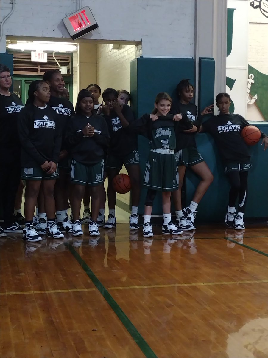 BellaMegehee's tweet photo. First game/tournament of the season! I've gotta get stronger and I WILL! 

Lady Pirates 38 vs Greenville 8

#Ponchatoula #LadyPirates #StrawberryClassic #girls #basketball #womensbasketball #hoops #ballislife #tournament #school #short #fast #PJHS #Roundball https://t.co/QoEiYFOJ0D