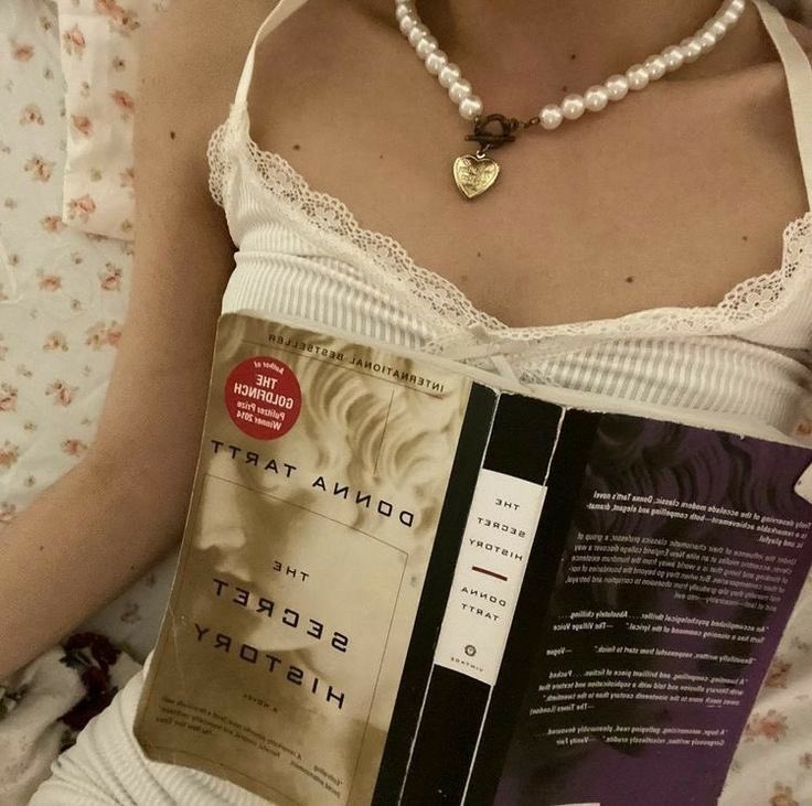 lenanotes's tweet image. 🔎: #studytwt &amp;amp; #studytwtbr 

oii, cheguei meio tarde mas sou nova na comunidade!! 🤍

- lena, 18 anos
- ela/dela
- vestibulanda de direito ⚖️
- EM completo 
- foco: uerj e ENEM
- pt-br/inglês 

♡: livros de romance, ouvir musica, café e dias chuvosos.

♡/↺ = mutuals !