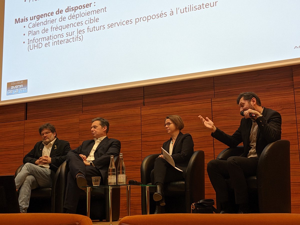 AFNUM_FRANCE's tweet photo. Ronan Langouisseux, président de la commission "Antennes" de l'AFNUM, prend la parole pour entamer la seconde partie de la table ronde sur le futur de la #TNT
#ColloqueTNT https://t.co/yiGGuBHjij