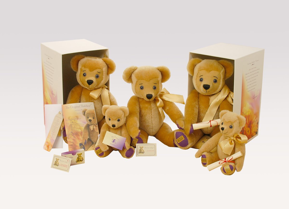 ItsADodl's tweet image. Our bears are handmade by Merrythought Ltd. Our Gratitude bear is 21” &amp;amp; Dodl Bear® is 12” both with fully jointed head and paws. For 10% off our etsy shop use code FESTIVE10 😊 etsy.com/uk/shop/DaisaD… #traditionalbears #bearcollectors  #merrythoughtltd #ukmade #etsyoffer