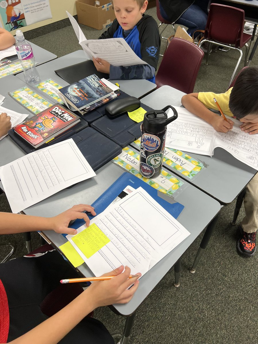jlthompson26's tweet photo. These wonderful writers are working on stretching out their small moment stories, magnifying their moments with LOTS of sensory details!! Proud of these blooming authors!! #HarrisHappenings #gcscpride https://t.co/FRfQnTL0RB
