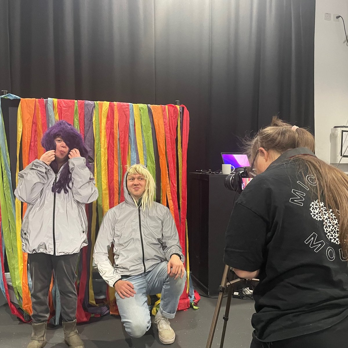 Everyone had a whale of a time in our #AdultSensory class taking photos in and around the Level building!

Great wig @AlfieHeffer!

@ace_midlands #PhotographyIsForEveryone #LevelMakes #AccessibleControls