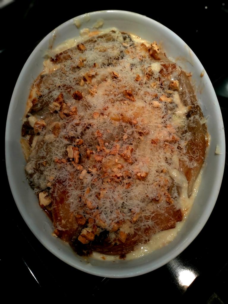 Fred_Dorville's tweet photo. Amis de la #BattleKitchen ce soir c'est un gratin d'endives braisées, béchamel au Münster et noix concassées.
Le chicon est dans tous les bons coups. Cc au camarade @antonbundle 😉 https://t.co/lC7MpbE5IV