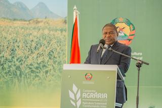 verdademz's tweet photo. Mais de uma década depois do #PEDSA de Armando #Guebuza, que visava a implementação da “revolução verde”, o Presidente Filipe #Nyusi lançou o seu #PEDSA que se propõe a alcançar a “fome zero” em #Moçambique até 2030 https://t.co/YLEaTbSiSX https://t.co/h4hnMowgKM