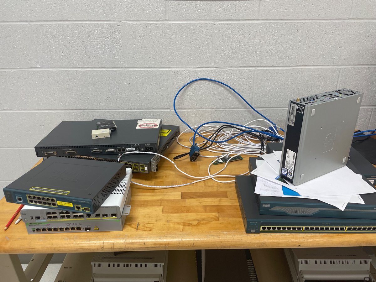 EHOVEcnt's tweet photo. When networking, there are several types of cable used to connect each devices. #EHOVEvips https://t.co/NT48pa6ANB