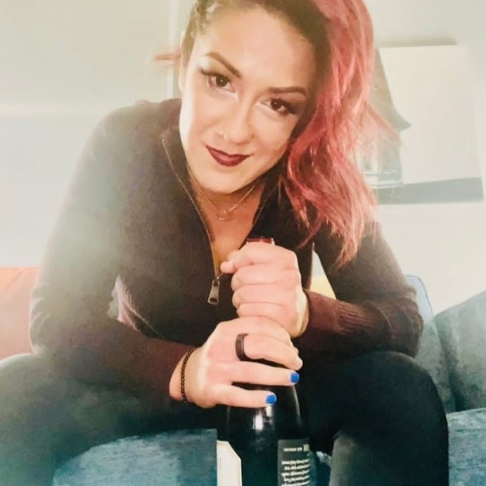 ๐ณ๐ธ๐ฝ๐ถ ๐ณ๐พ๐ฝ๐ถ ๐ท๐ด๐ป๐ป๐พ? ใ Not @itsBayleyWWE tweet media