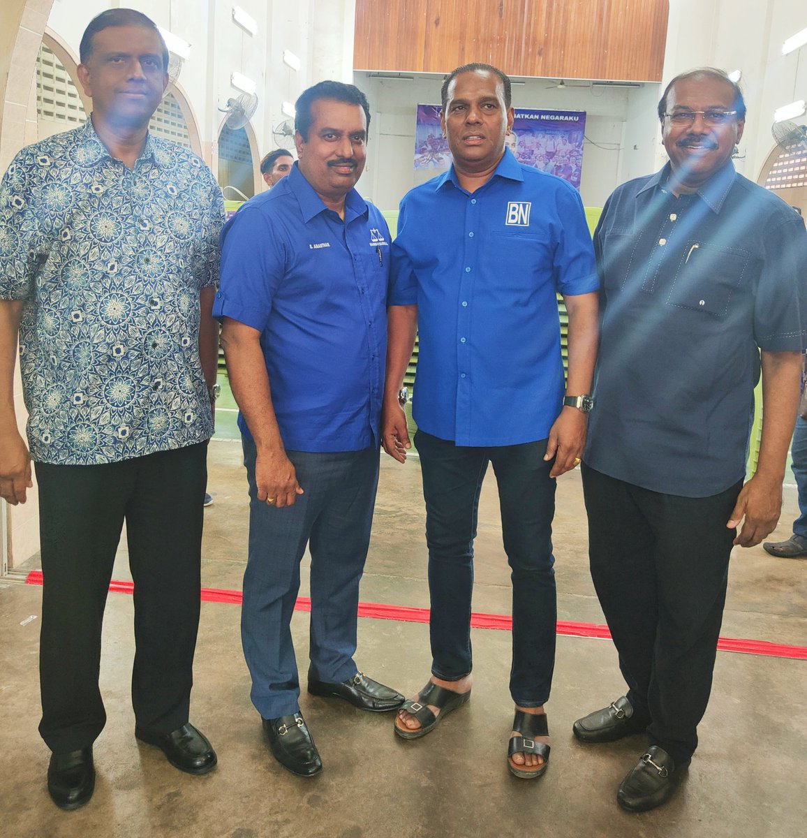 AnanthanSoma's tweet photo. Bersama YB Datuk Seri M. Saravanan di Parlimen Tapah P072.
#DrSAnanthan #TYTTSV #DSIS
#BN #Kestabilan #Kemakmuran
#PRU15 #DSMS #DatukSeriMSaravanan #P072Tapah #BarisanNasional #MIC #keluargamalaysia #ilovetapah https://t.co/lAKSIRxFAA