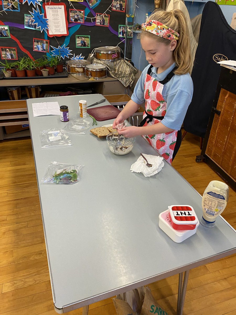 ffriddyllyn's tweet image. Mae cystadleuaeth y Cogurdd wedi dechrau!! Mae arogl hyfryd yma.
The Cogurdd competition has started!! It smells lovely here!!