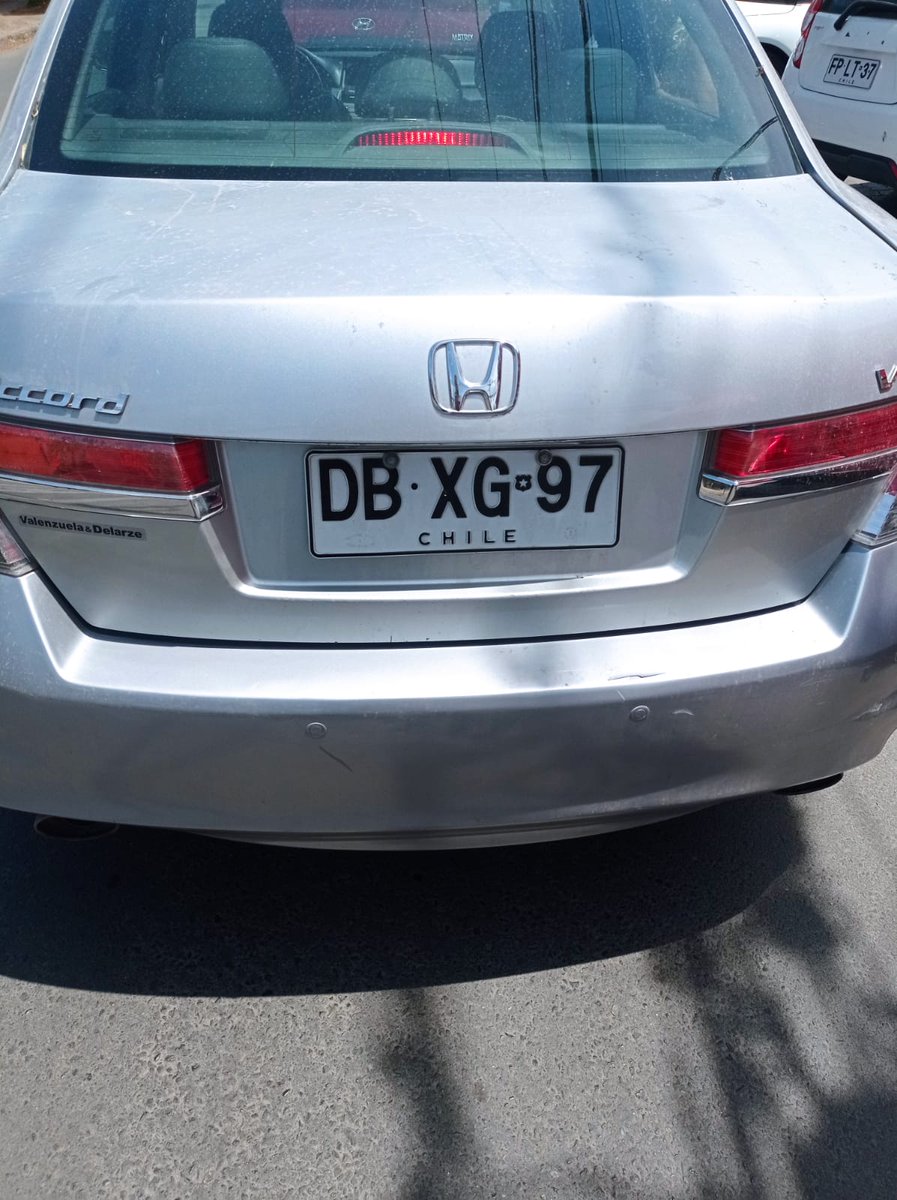 CHICASDECALIPSO's tweet photo. Este vehículo acaba de chocar a 2 adultos mayores y se da la fuga @Carabdechile @PDI_CHILE @MTTChile  imposible  hacer vista gorda instituciones ayúdennos justicia RT RT https://t.co/aQgvrBhFqy