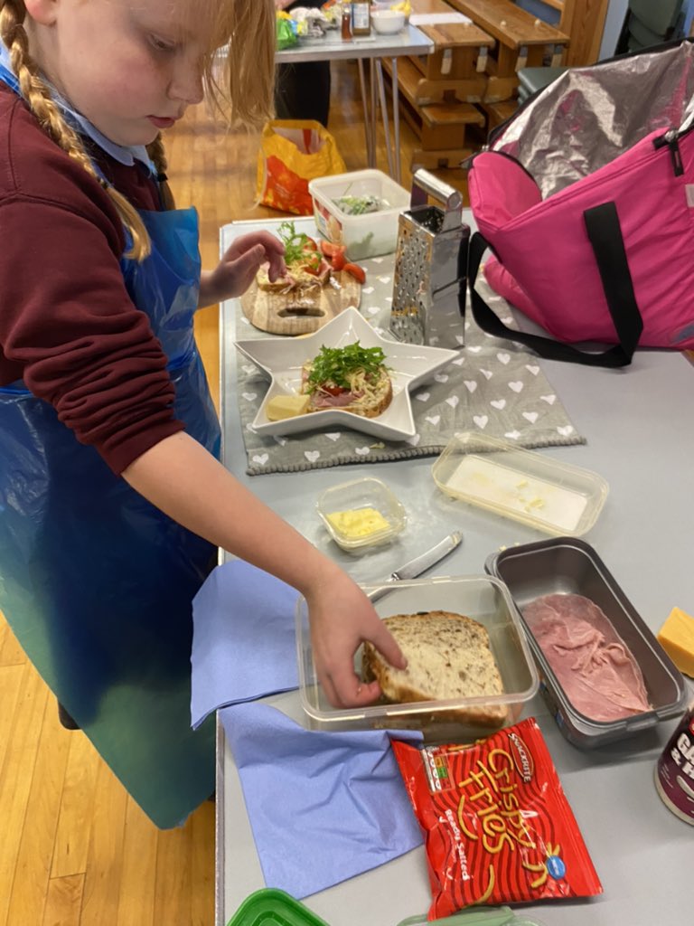 ffriddyllyn's tweet image. Mae cystadleuaeth y Cogurdd wedi dechrau!! Mae arogl hyfryd yma.
The Cogurdd competition has started!! It smells lovely here!!