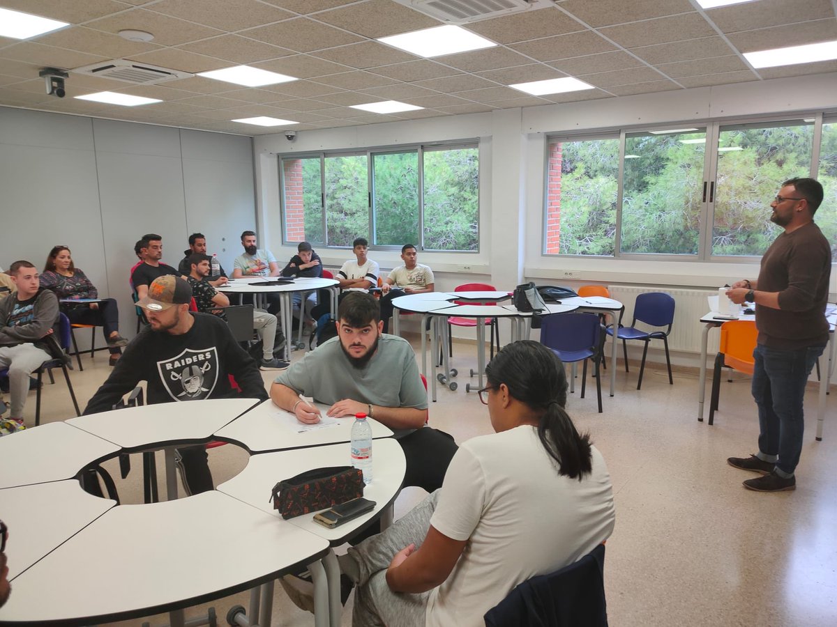politecnicocart's tweet photo. Continuamos con nuestros talleres en la Jornadas de Superemprendimiento ⁦@Ceeict⁩ https://t.co/u5UlfdlhKg