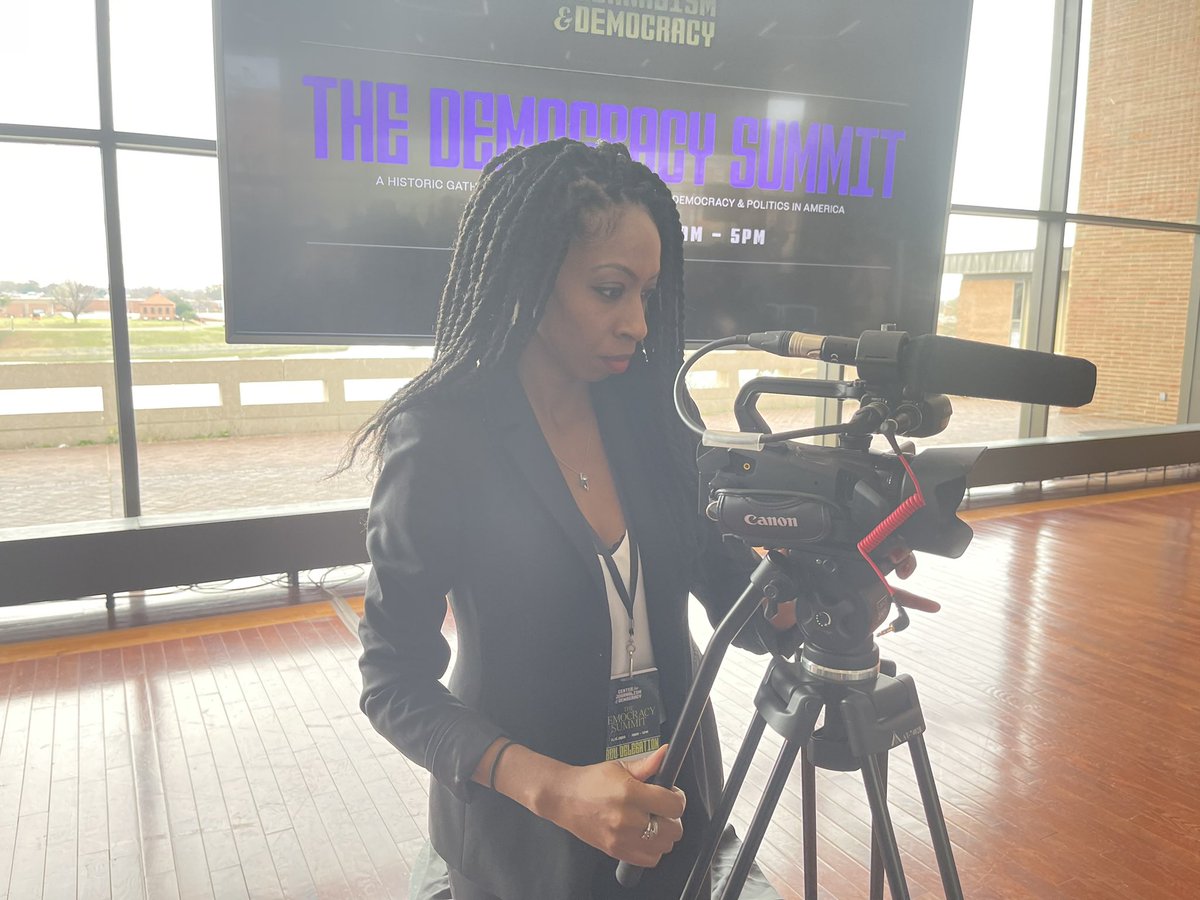 sswalker's tweet photo. @TexasSouthern School of Communication #MMJs travel to Washington, D.C. for the launch of the Center for Journalism and Democracy aimed at strengthening the discipline and arming the #NextGen with investigative skills for deeper storytelling & understanding of democracy . #C4JD https://t.co/rywQ3znNsK