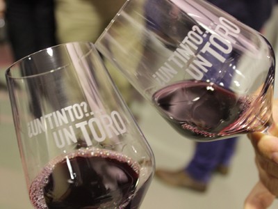 Rutavinotoro's tweet photo. ¿Vas a #INTUR? Te esperamos en el stand de Castilla y León junto a las otras ocho Rutas del Vino certificadas de @cylesvida. Sólo del 17 al 20 de noviembre
#inturízate #valladolidesvino
https://t.co/hVcTTsNfxF https://t.co/Oiz89mFRz7