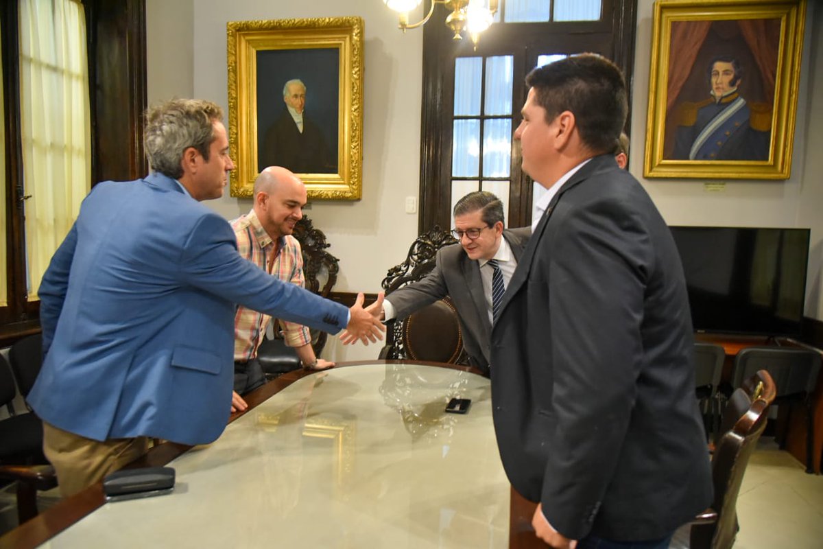 PedroBraillardP's tweet photo. Recibimos a @JuanManzolillo, flamante titular de la @Uicorr y miembros de la nueva Comisión Directiva de la filial de la #UniónIndustrialArgentina. Ratificamos nuestro compromiso y celebramos que expresaran que una de sus líneas de trabajo será con el Parlamento del Norte Grande. https://t.co/Tz8ZJUcKxD