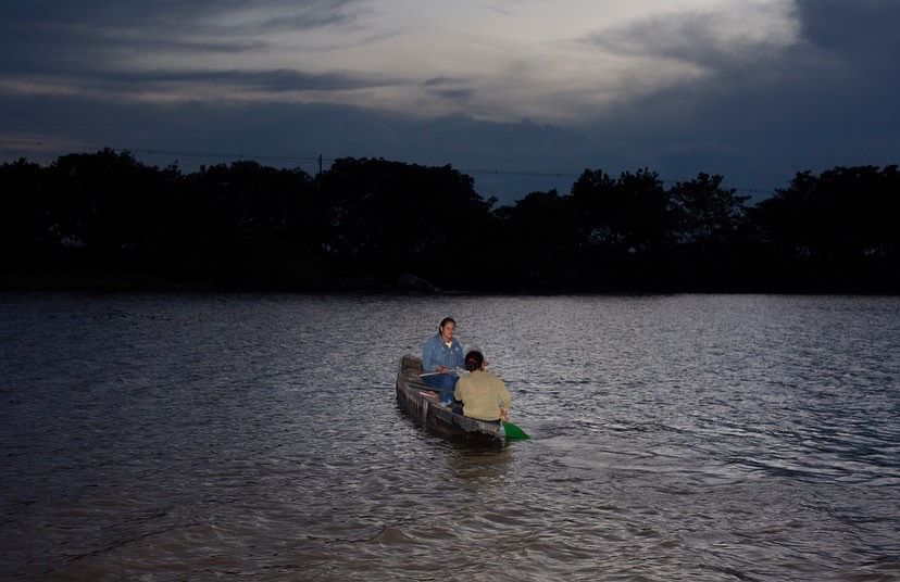PBIColombia's tweet photo. #COP27 🗣Yuli Velásquez ambientalista 💦 #Barrancabermeja 
"Defendemos nuestro territorio, visibilizamos contaminación de industria, y nos enfrentamos a grupos armados que tienen vínculos con empresas. Para silenciarnos hemos sido víctimas de ataques sistemáticos"

🧵👇 https://t.co/TKW2CUq4sR