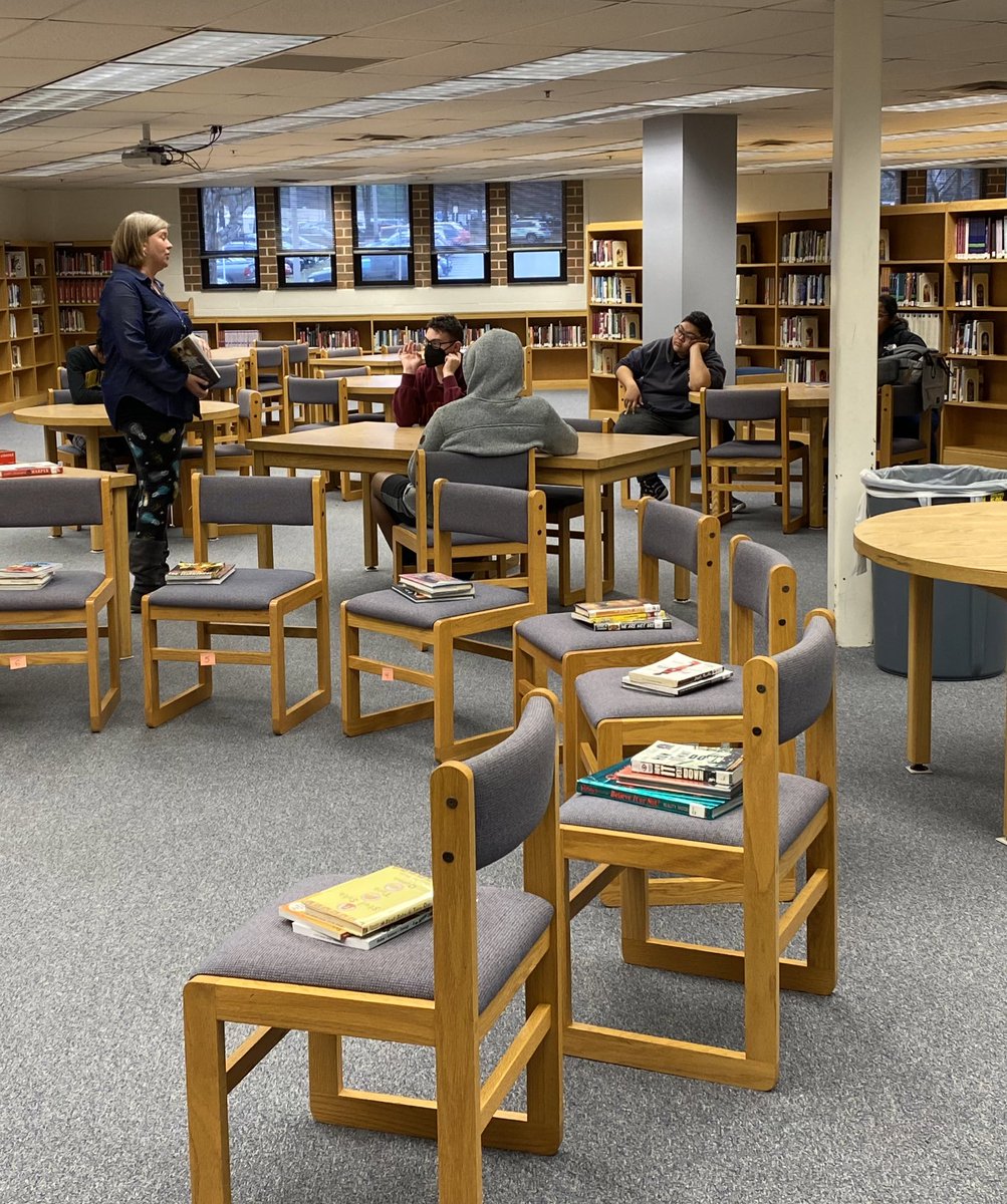 RobinsonLibrary's tweet photo. Ms. Harper’s students explore high interest nonfiction, fiction and graphic novels, with Ms. Bickford. Everyone found a book! #ramsread #ownliteracy https://t.co/y4Jx06sndJ