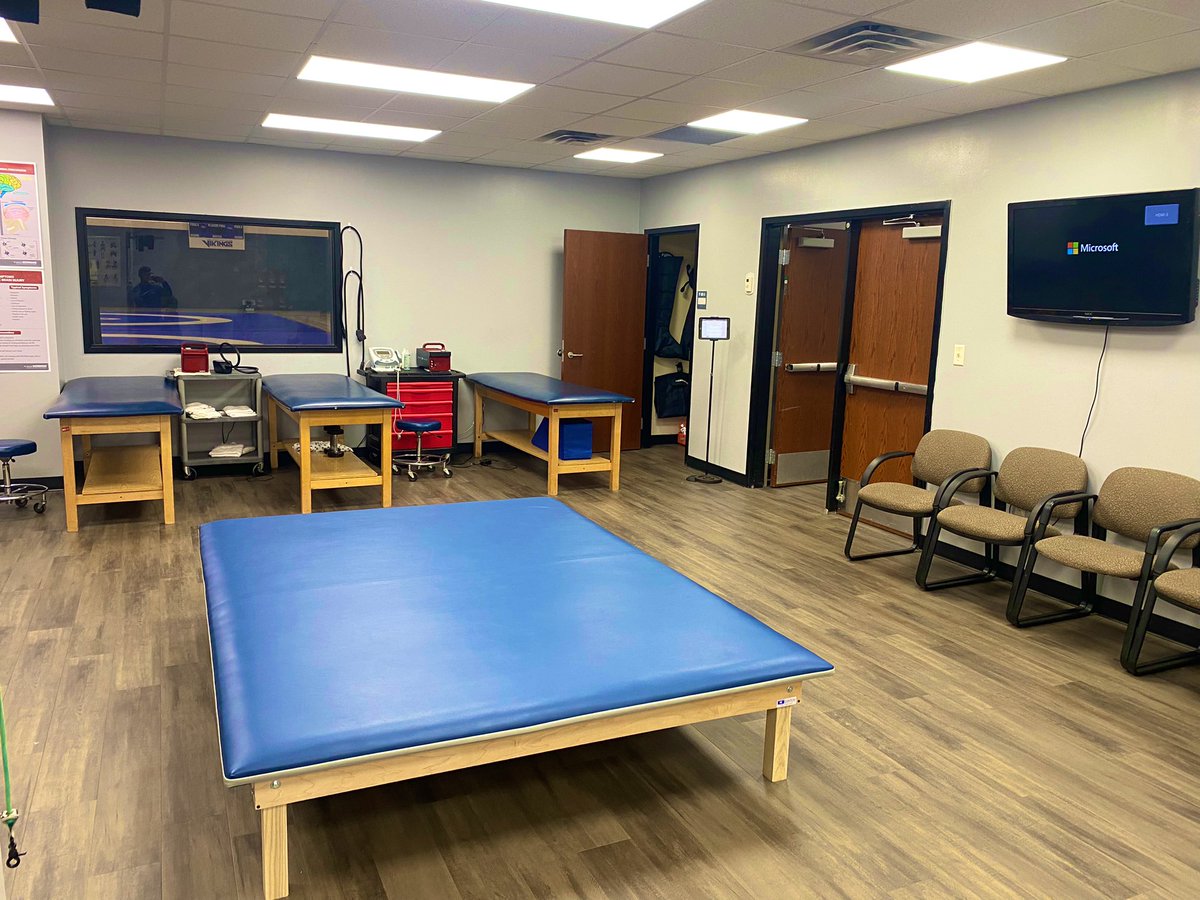 CASCBaseball's tweet photo. Now that our hot and cold whirlpool tubs are in we can show off our new training room! HUGE resource to keep our guys healthy and going. This facility is unmatched by the majority of other 2 year colleges.
#ComeDevelop https://t.co/oWxM8ssPHx