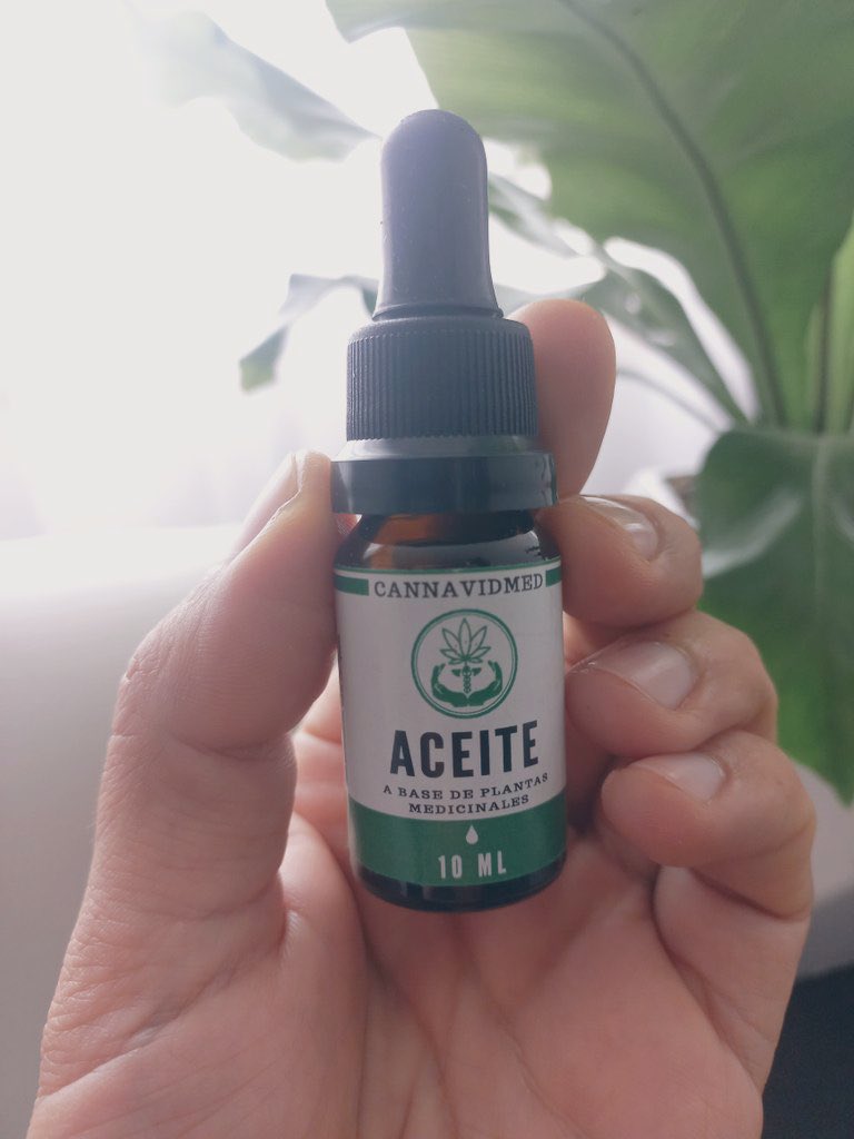 taltalivan's tweet photo. Con tantas cosas, venía de unos días con bastante ansiedad e insomnio.
Una amiga me recomendó este aceite medicinal de CBD que amigos, está la locura; mi sueño mejoró y la ansiedad y el estrés desaparecieron.
Lo encuentran en @Cannavidmed y en el WA: 3209181973
Me lo agradecerán. https://t.co/7S3CxElzQn