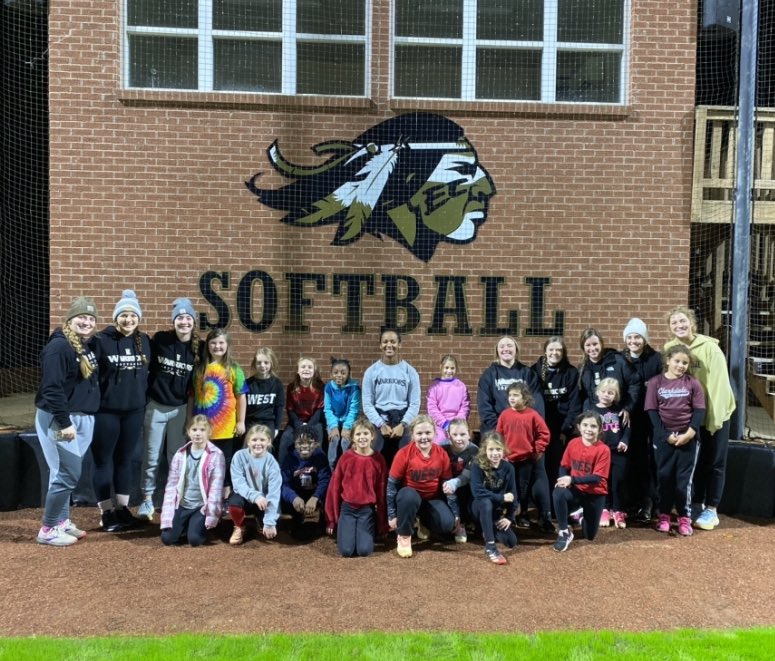 ECCCSoftball's tweet photo. We had some ✨FUN✨ last night with these ⭐️⭐️⭐️⭐️⭐️ recruits!!! Plenty of FUTURE WARRIORS in this bunch! https://t.co/kW2ptI4Z60
