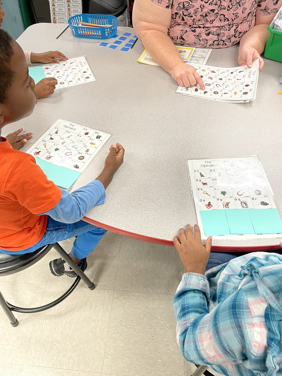 PraisyThomas2's tweet photo. Observing small groups in pre-k! Thanks for letting us observe @sarasimmm https://t.co/QvawKbJek9