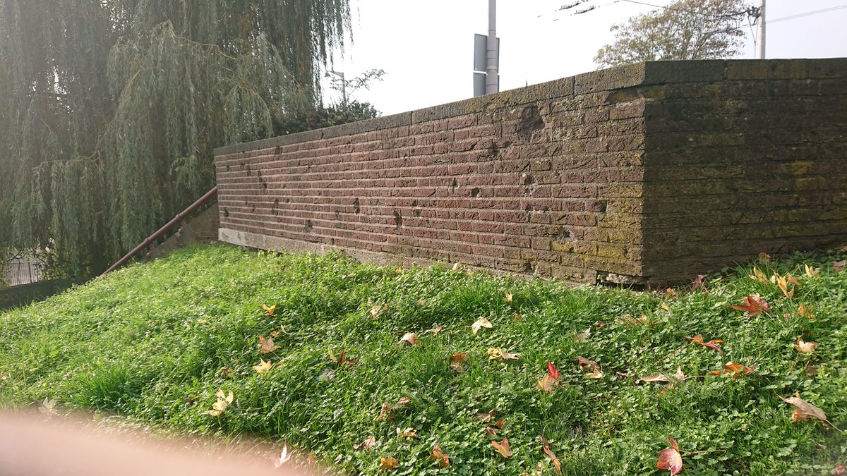 Arnhemoorlog's tweet photo. Vandaag zijn we even langs geweest bij de beroemde brug in onze stad. De brug is natuurlijk vernield in de oorlog en na de oorlog weer herbouwd. De trappen aan de noordkant hebben de oorlog overleefd. #Arnhembridge https://t.co/fUXtbP30ZE