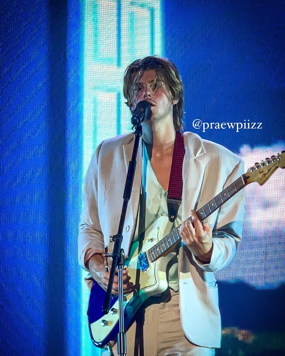 praewpiizz's tweet photo. Worth the wait ✨ really hope to see you next year broooo! 💖 @oneruel
.
.
.
#RuelinThailand2022 #Ruel #OneRuel
#FreeTimeWorldTour #WelcomeRUELtoThailand
#RFMF2022 https://t.co/DxrLvcZOPV