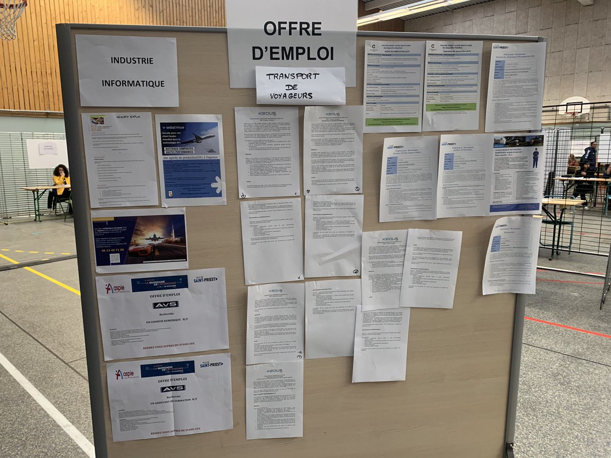 Lors du lancement de la Quinzaine de l’économie, un forum de l’emploi et de la formation a été organisé par Ville de Saint-Priest , <a href="/PE_stpriest/">Nathalie COMTE</a> , ASPIE, Mission Locale et leurs partenaires 🤝
📸 avec un des 67 recruteurs présents, <a href="/lidlfrance/">Lidl France</a>, à la recherche de nombreux salariés