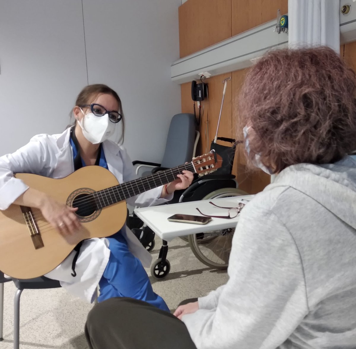 Día Europeo de la Musicoterapia. Se celebra en 30 países y en nuestro Hospital. #EAPS #Enfermedadesavanzadas <a href="/FundlaCaixa/">Fundación ”la Caixa”</a>