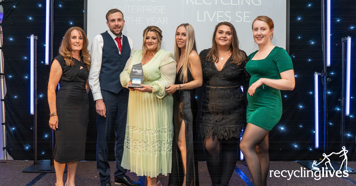 We did it! We've been named Large #SocialEnterprise of the Year! Thank you to @SelnetLtd for recognising our work. The biggest thanks goes to our whole team for making us the organisation we are, & changing so many lives for the better 💚 Read more here: recyclinglives.org/news/large-soc…