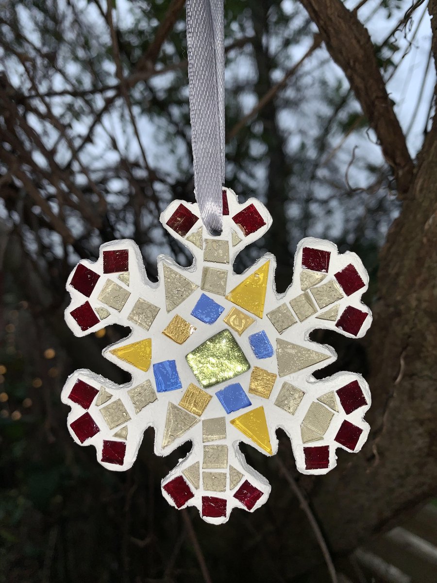 LnSDesigners's tweet image. Gorgeous mosaic pots and Xmas decorations from local artist Ai Onishi Mosaics will be available from both #LeytonstoneChristmasMarket on November 26th and Fellowship Square Winter Market on December 3rd! Come to both! #E11 #E17 #Handmade #Christmas #gift #walthamstow #leytonstone