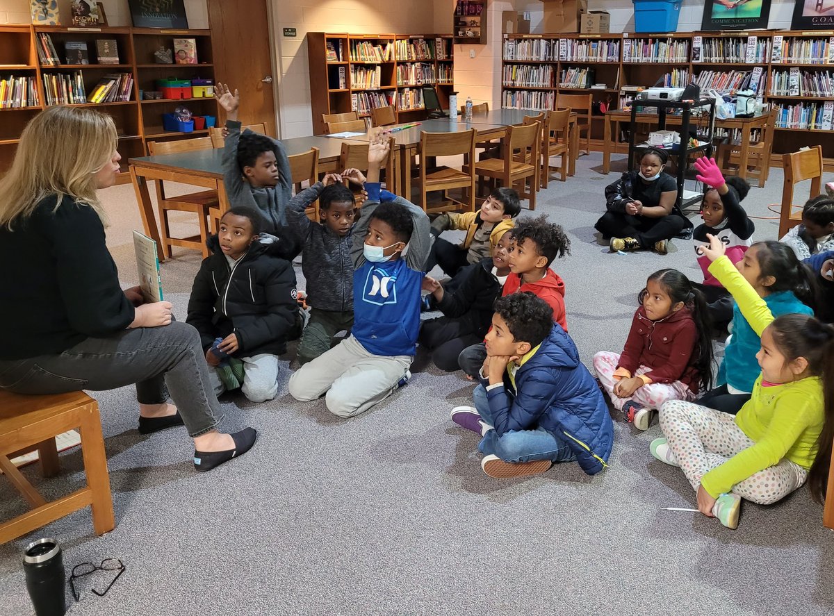 RealMrsAshley's tweet photo. Such a treat to watch an amazingly accomplished teacher give back to the community by teaching #2ndGrade about finance & economics at THE Marvelous Miles J. Jones #Library! Mrs.Filas & @VACreditUnion are terrific! #MJJMagic #Learnaboutmoney @LitLimo @RPS_Schools @rps_libraries https://t.co/MqlPBhF1K2