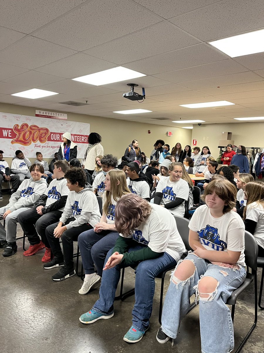 Bingham 7th grade AVID elective students are ready to be helpful at Harvesters.<a href="/isd_avid/">ISDAVID</a> #Bearsrising