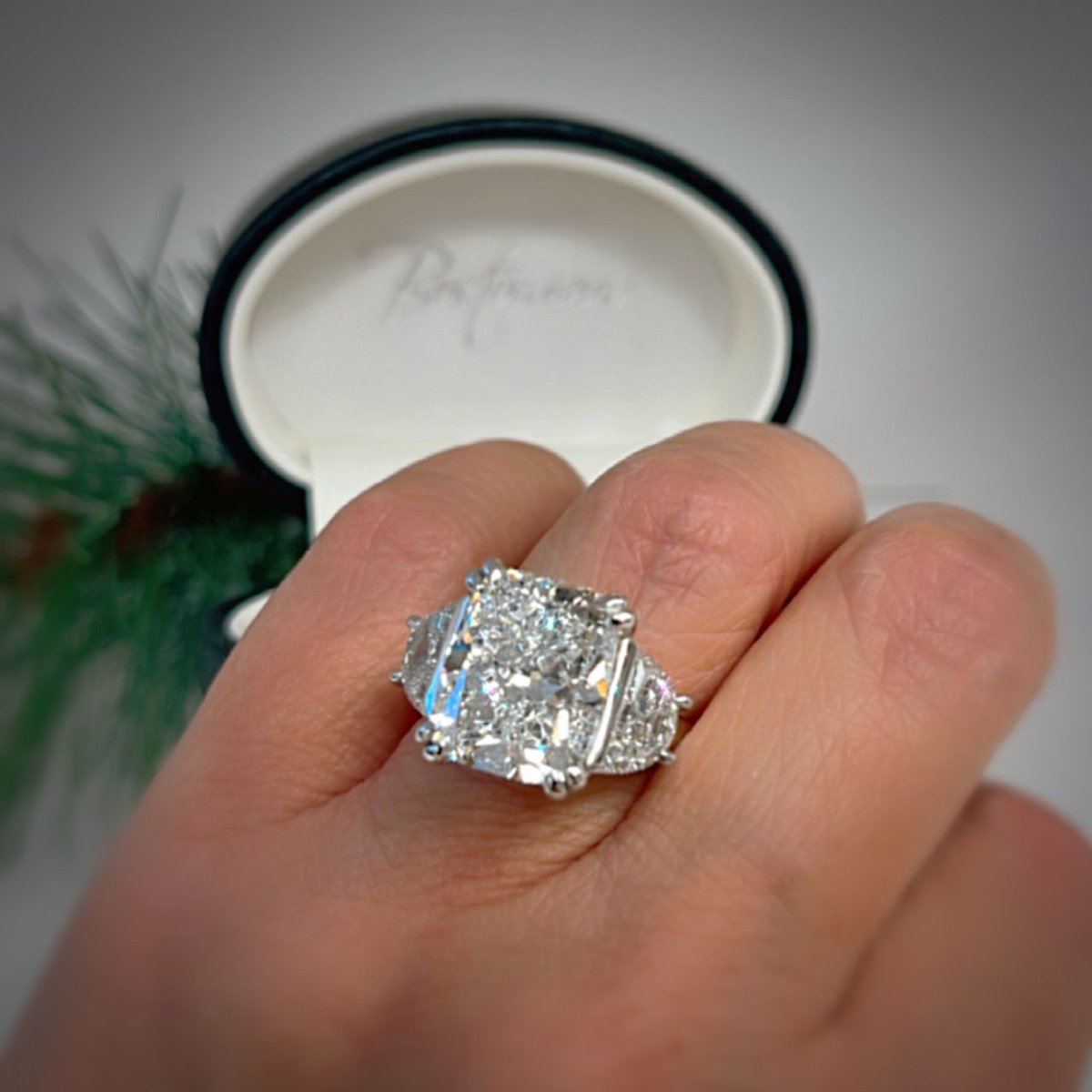 Bostonian Jewelers specializes in beautiful custom pieces, perfect for you or the one you love! Book a consultation with us today: bostonianjewelers.com/pages/contact-…

#bostonianjewelers #customjewelry #custompieces #consultation